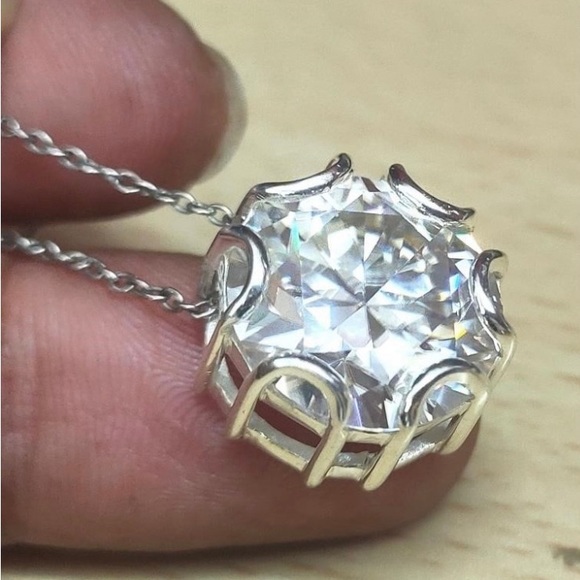 10.3ct ginormous sparkling moissanite diamond gem pendent and necklace. - Picture 3 of 5